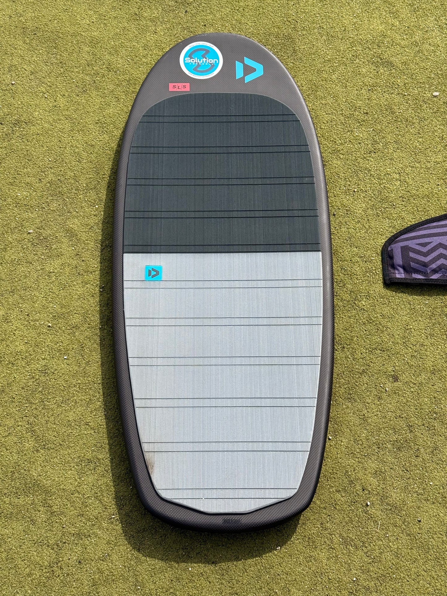 Duotone Strider complete with Amp 2145 and 75cm mast